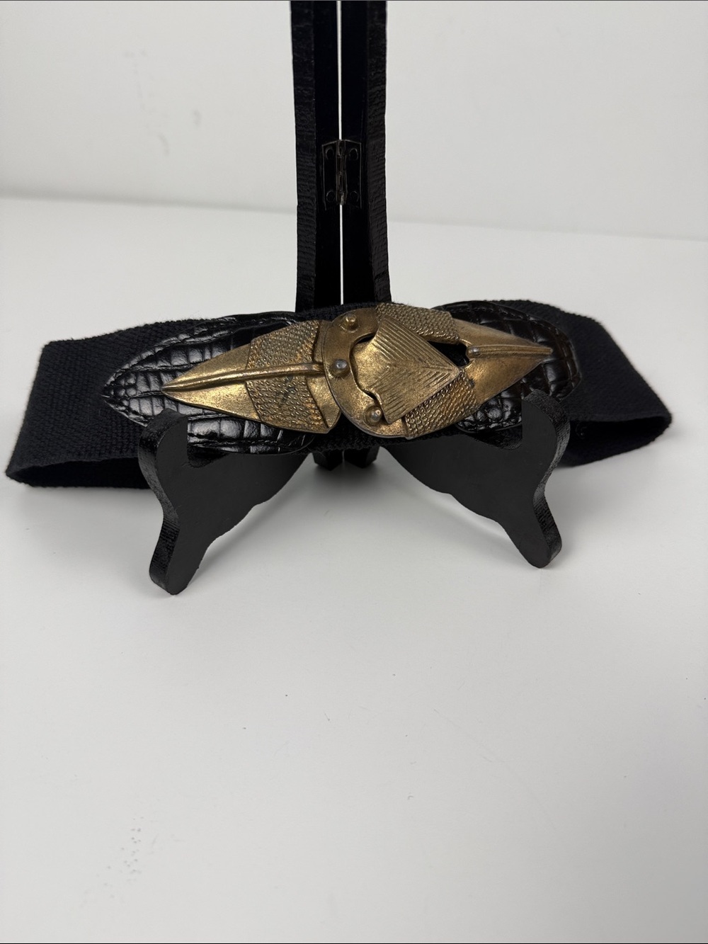 Black Men's Elastic Belt with Decorative Brass-Tone Buckle